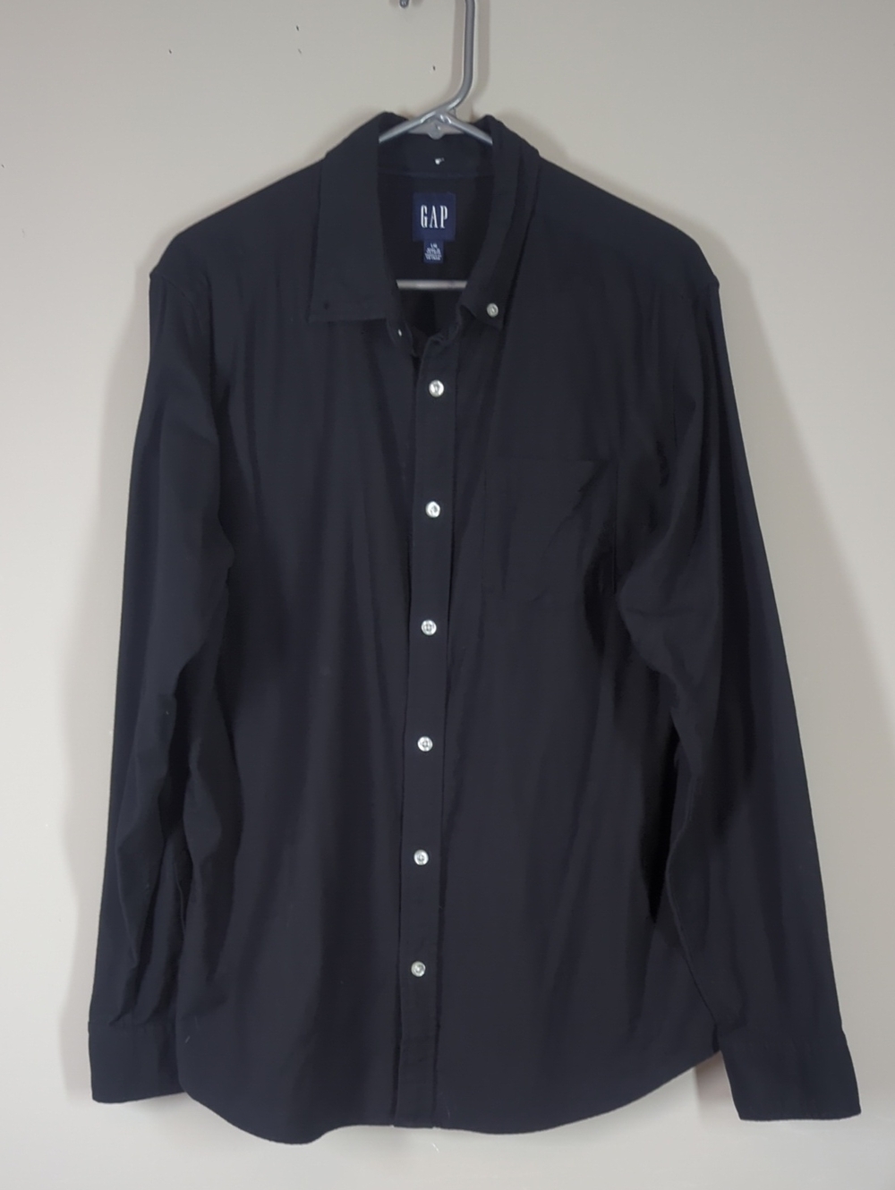 GAP Men’s Black Long-Sleeve Button-Down Shirt